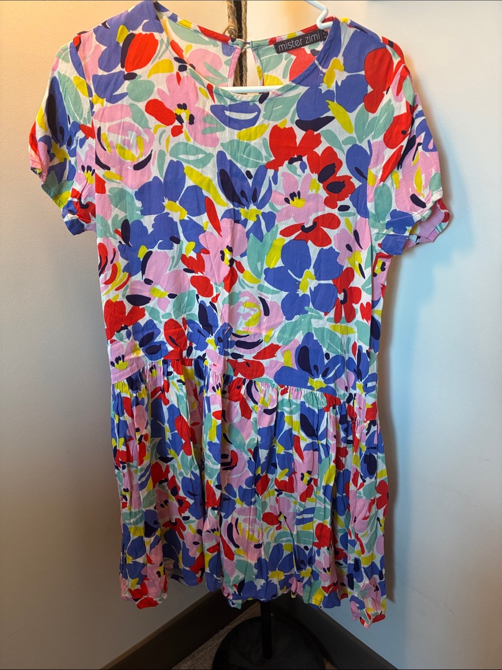 Mister Zimi Summer Multicolor Floral Short Sleeve Dress with Pink Accents - Picture 4 of 11